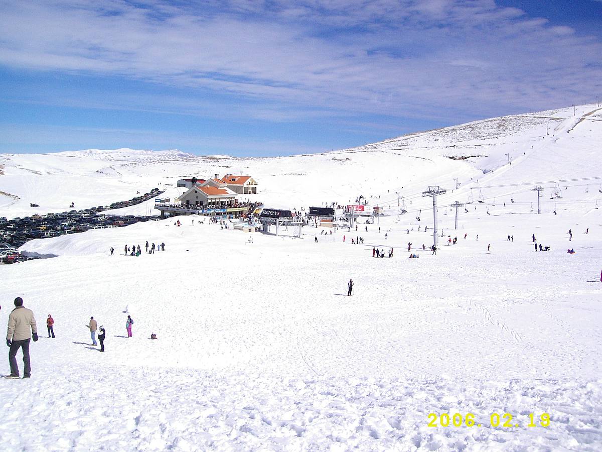 Das grte Skigebiet des Libanon, 40 km von Beirut entfernt (Februar 2006)